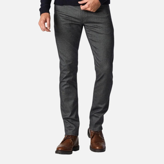 One Pair of Jeans, Five Different Outfits for Travel