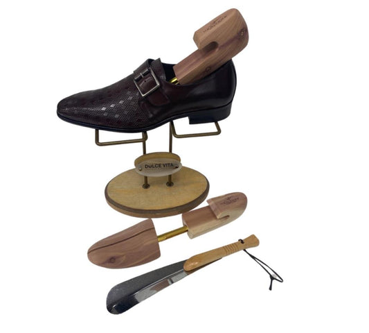 Here’s What You Need to Know About Men’s Handcrafted Wingtip Oxfords Shoes