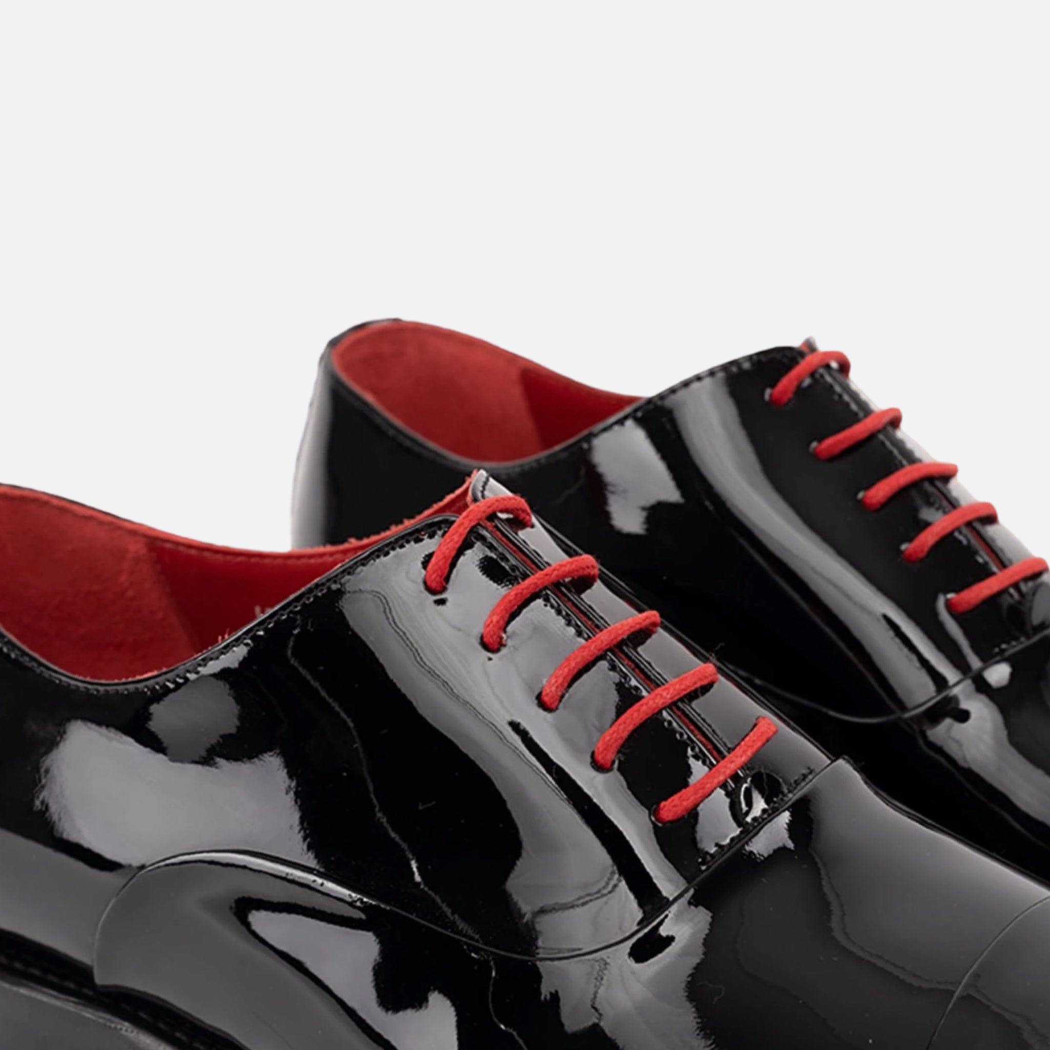 Mens red laces patent shoe