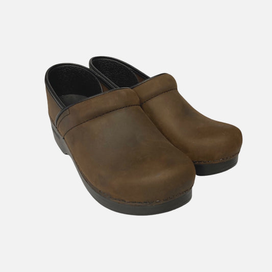 Dansko brown/black nursing shoe